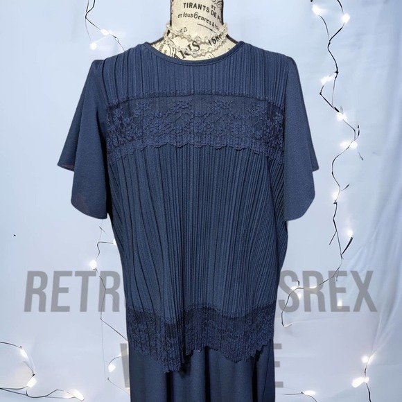 𝅺vintage 1970's Special Occasion Navy Blue Pleated Secretary Dress, Plus 20W - Picture 2 of 6